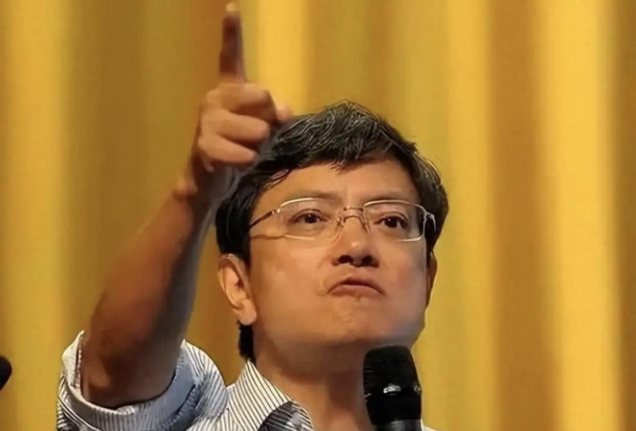 郑强言论引全网热议：大学生就业难，只是太挑剔！
 
近日郑强教授在校园演讲中语出
