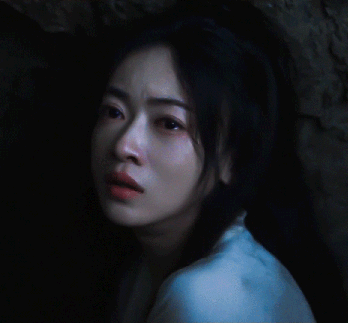 吴谨言 《墨雨云间》薛芳菲披发-脆弱感[可怜][可怜][可怜] ​​​