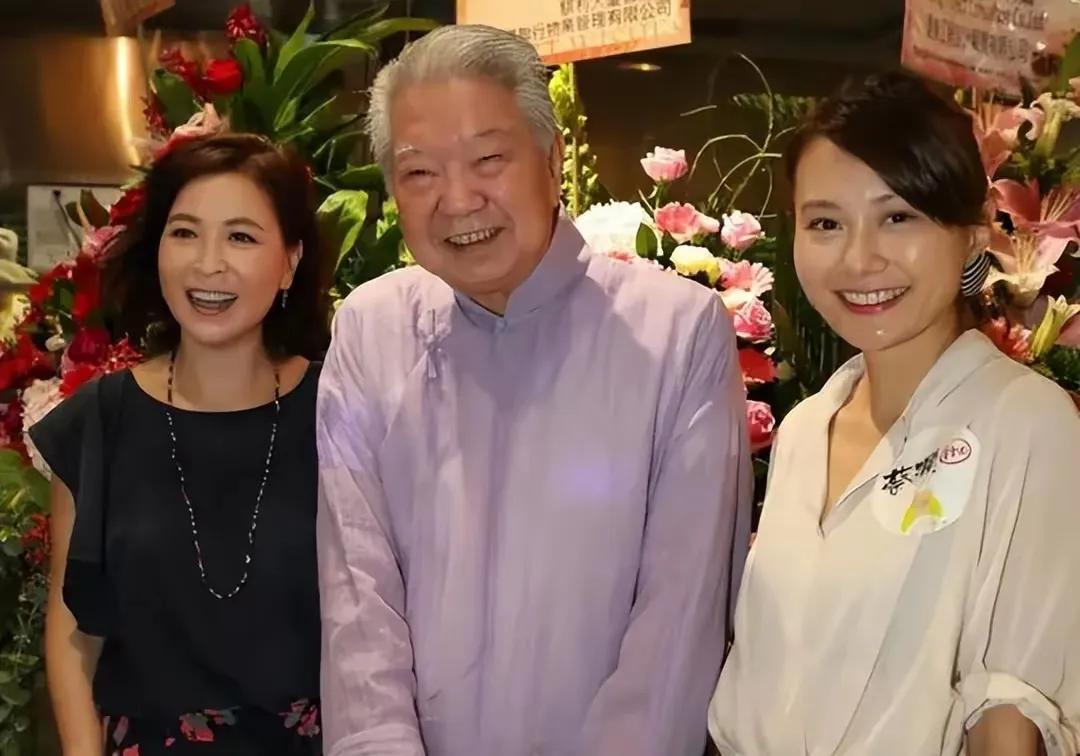 蔡澜离世，他这一生无儿无女，却能潇洒精彩的过完自己一生。

人家从年轻时便选择不