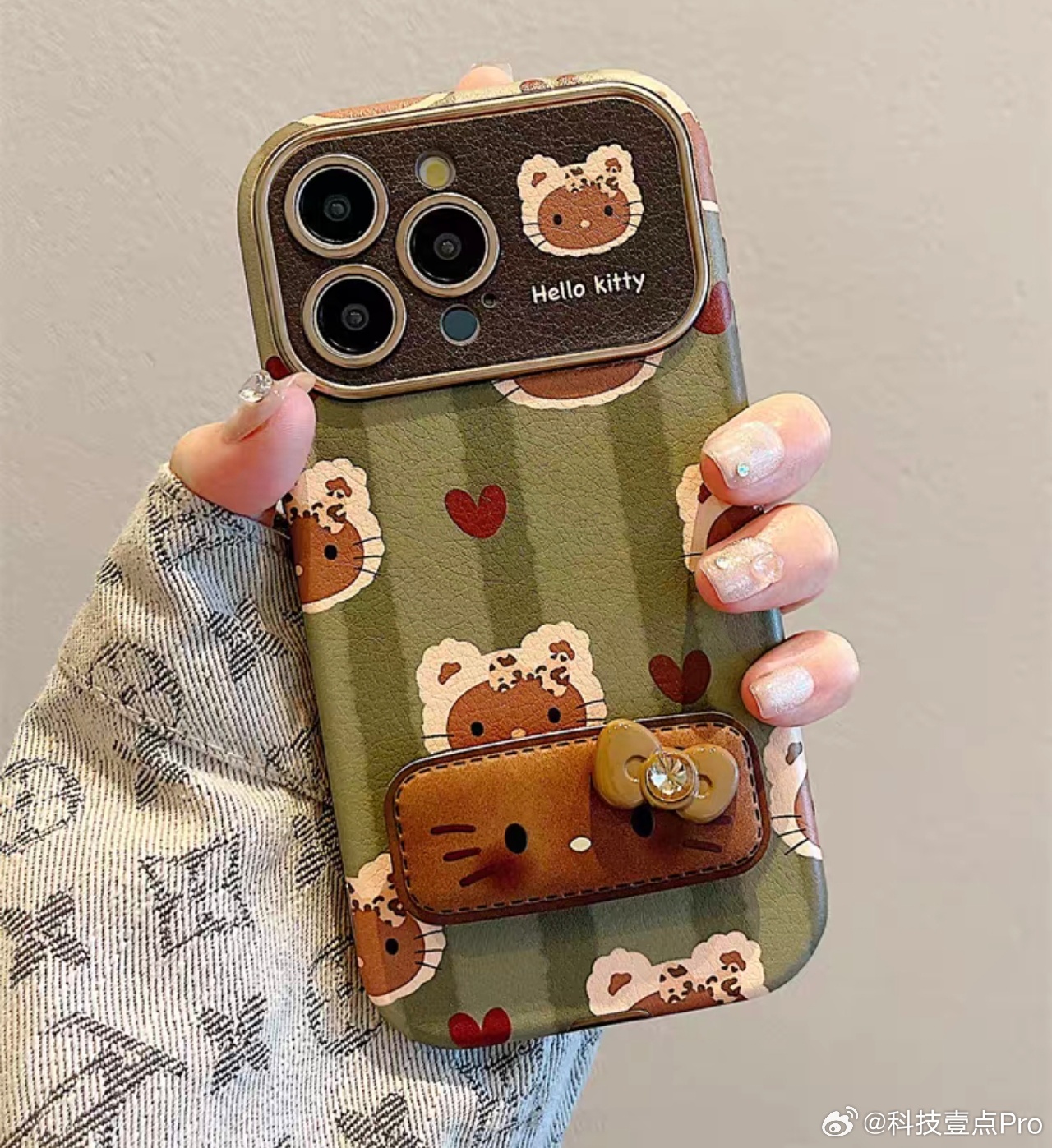 汪苏泷用苹果17模型打电话iPhone17系列发布后，感觉往代iPhone机型的