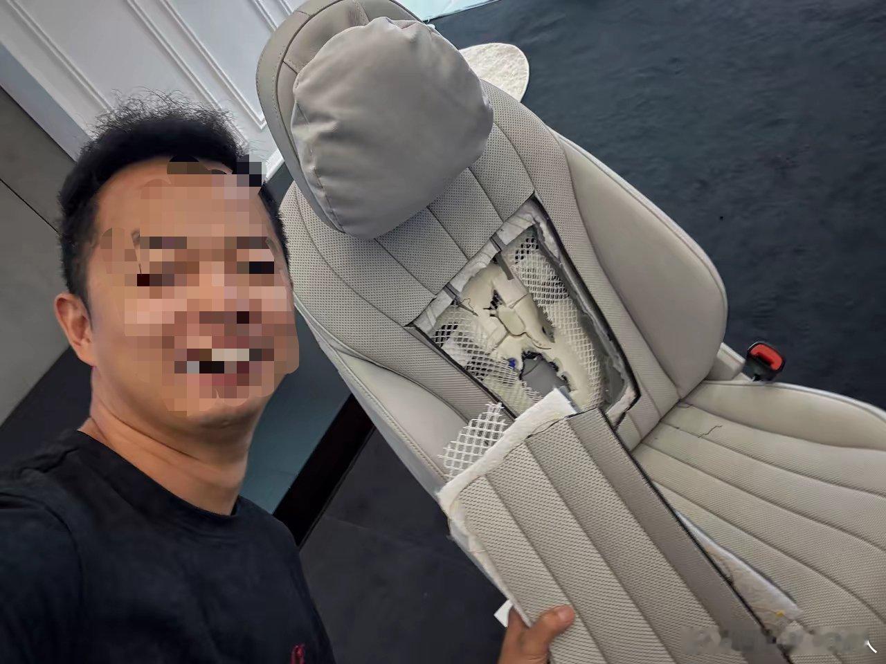 就在刚才，亲手切开了一支全新的奔驰E级座椅。感觉有点可惜，但主要还是兴奋，刀都切