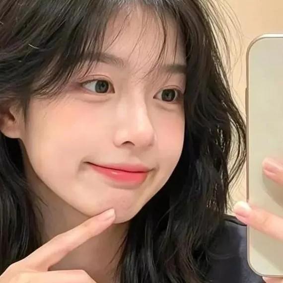 甜美笑容自拍，手机自拍小技巧