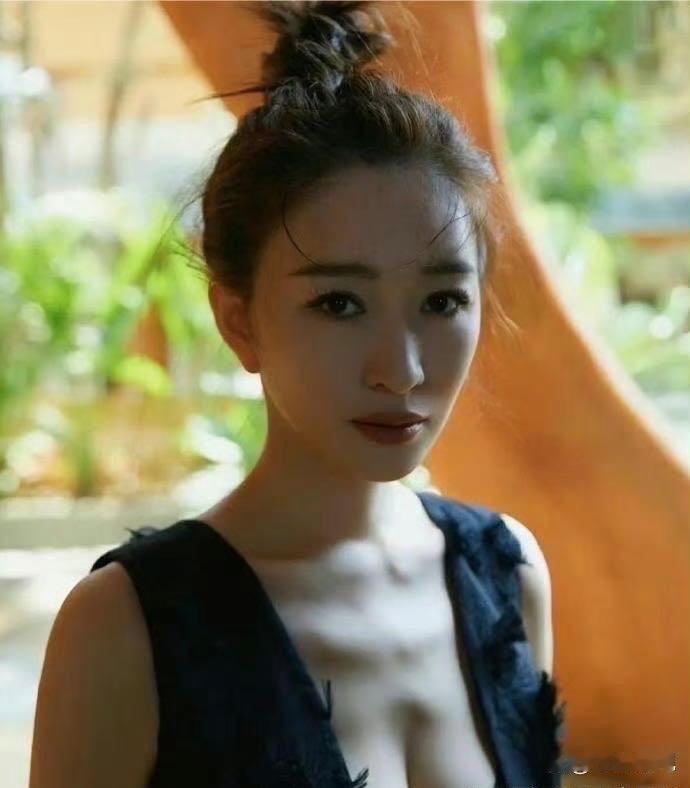 李小冉是怎么做到皮包骨的…… 