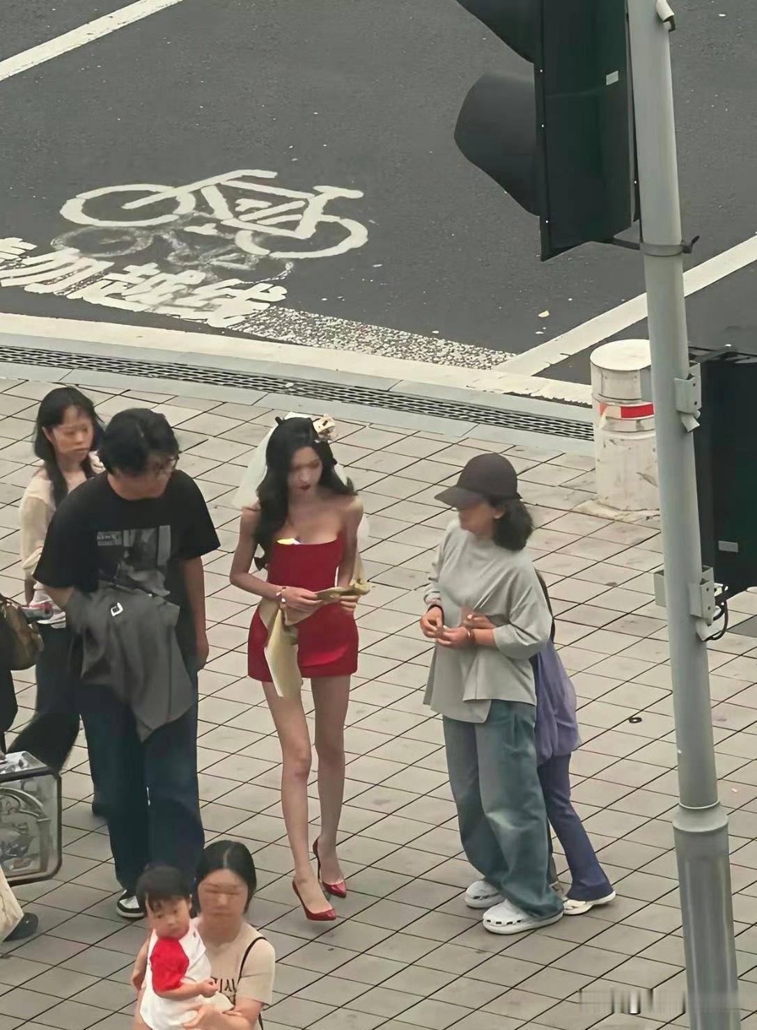 普通人真无法做到明星那样吧