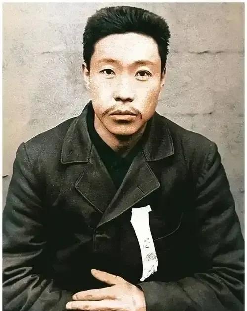 只可惜，这个人的遗骸找不到了，要不然这次李在明访华或许会带他回家。
 他死前的最