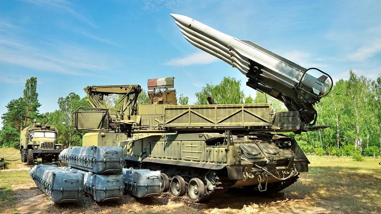 美国企图在澎湖、东引岛部署海马斯火箭炮，把台海当棋盘、民众当棋子的把戏，早已被我