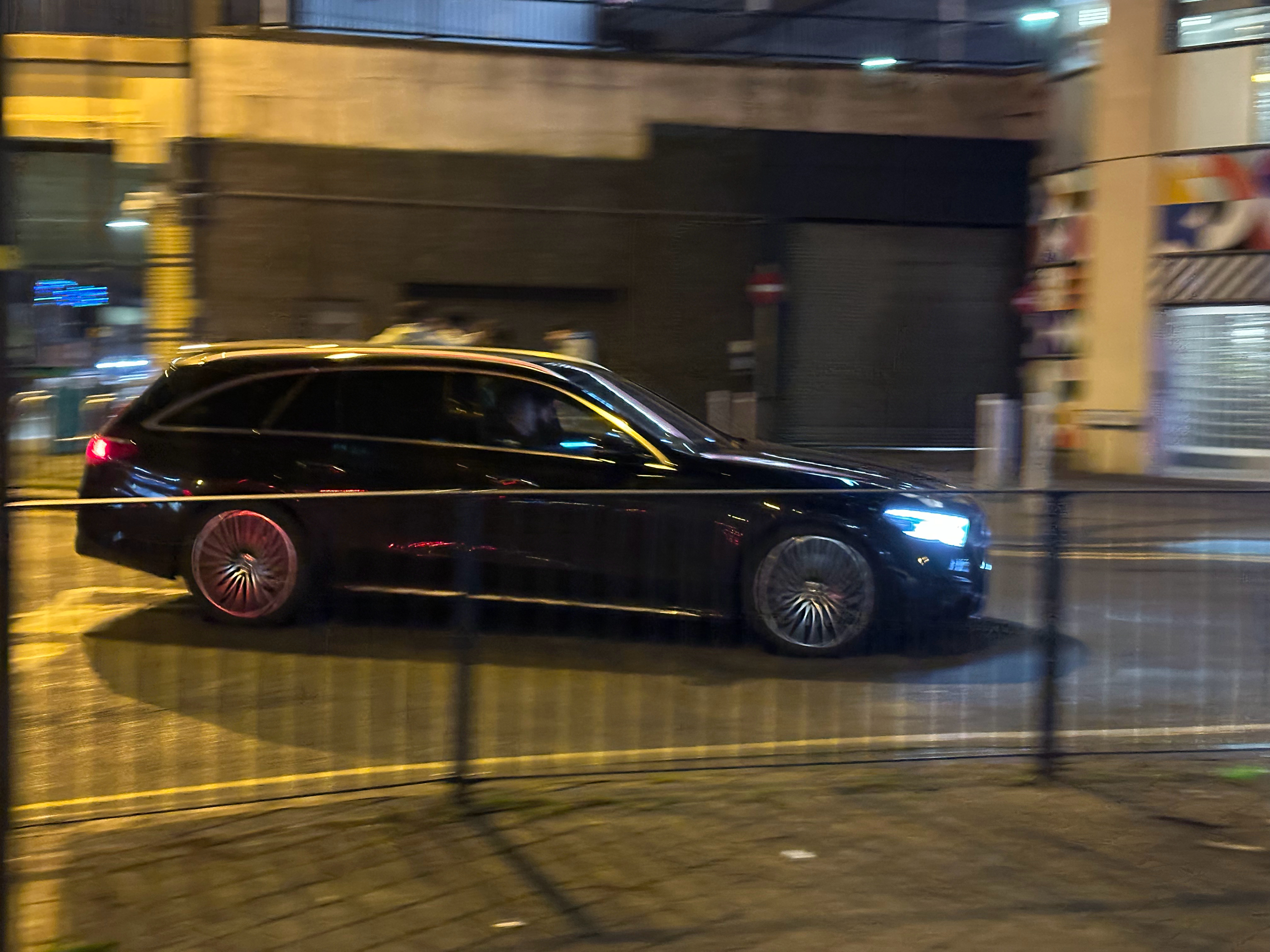 这一代E旅的完全体以及电动Macan 