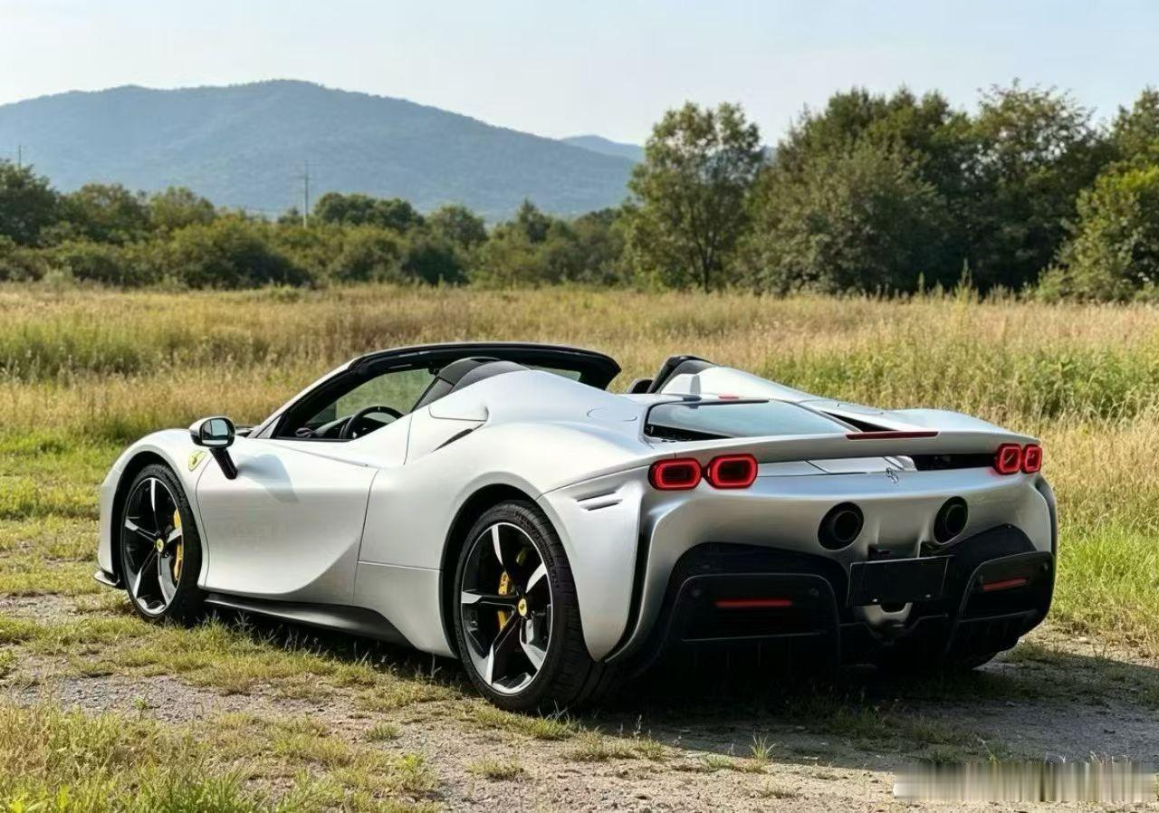 24年上牌法拉利SF90 Spider , TAILOR MADE定制版，700