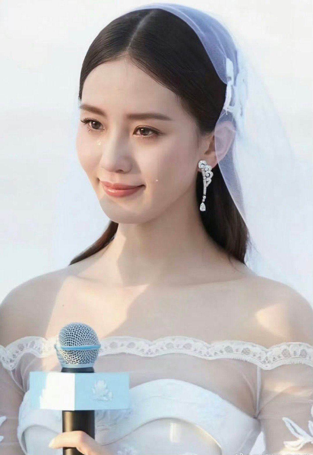 吴奇隆与刘诗诗关联公司已注销  现在怎么内娱有种乱象，结婚的盼人家离婚，恋爱的盼