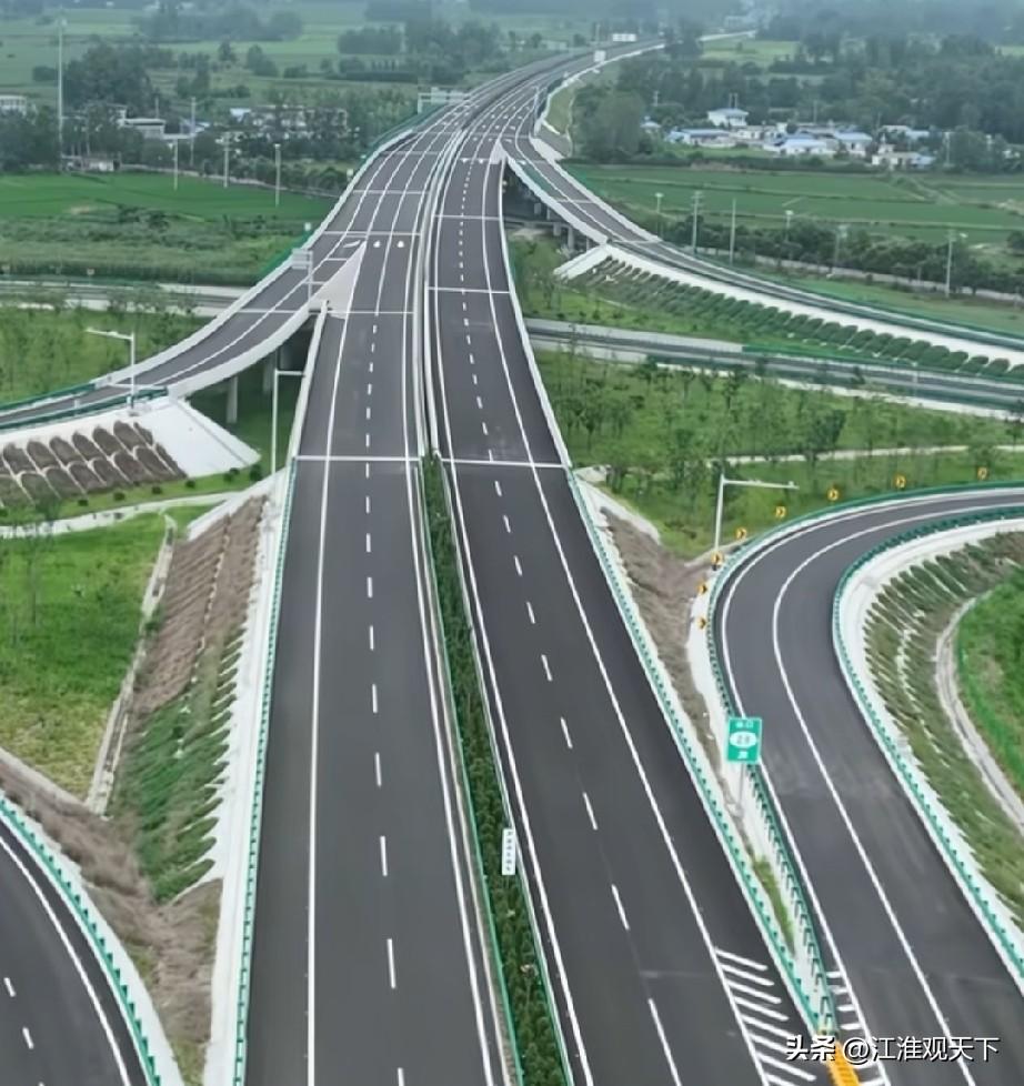 淮桐高速淮南和合肥交界处，上跨新桥大道段合拢了，距离开通再进一步
s19淮桐高速