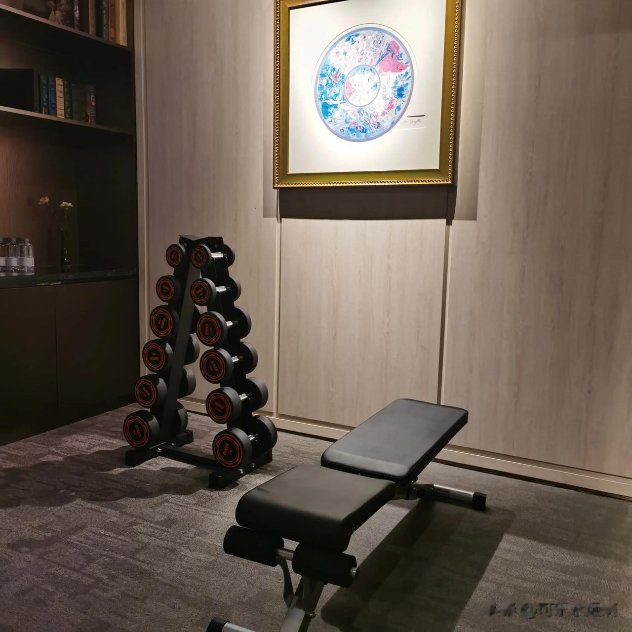  
健身房，去了练什么？不请私教怎么练？
✅训练顺序：热身-无氧-有氧-拉伸
1