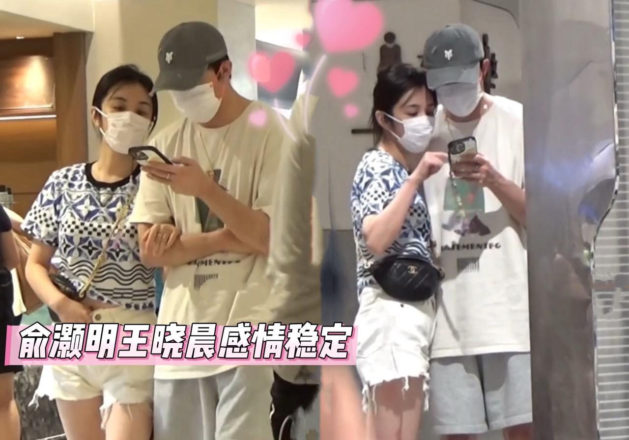 俞灏明：晓晨，你看这家店的橱窗设计，是不是跟你上次说想改造我们家阳台的想法很像？