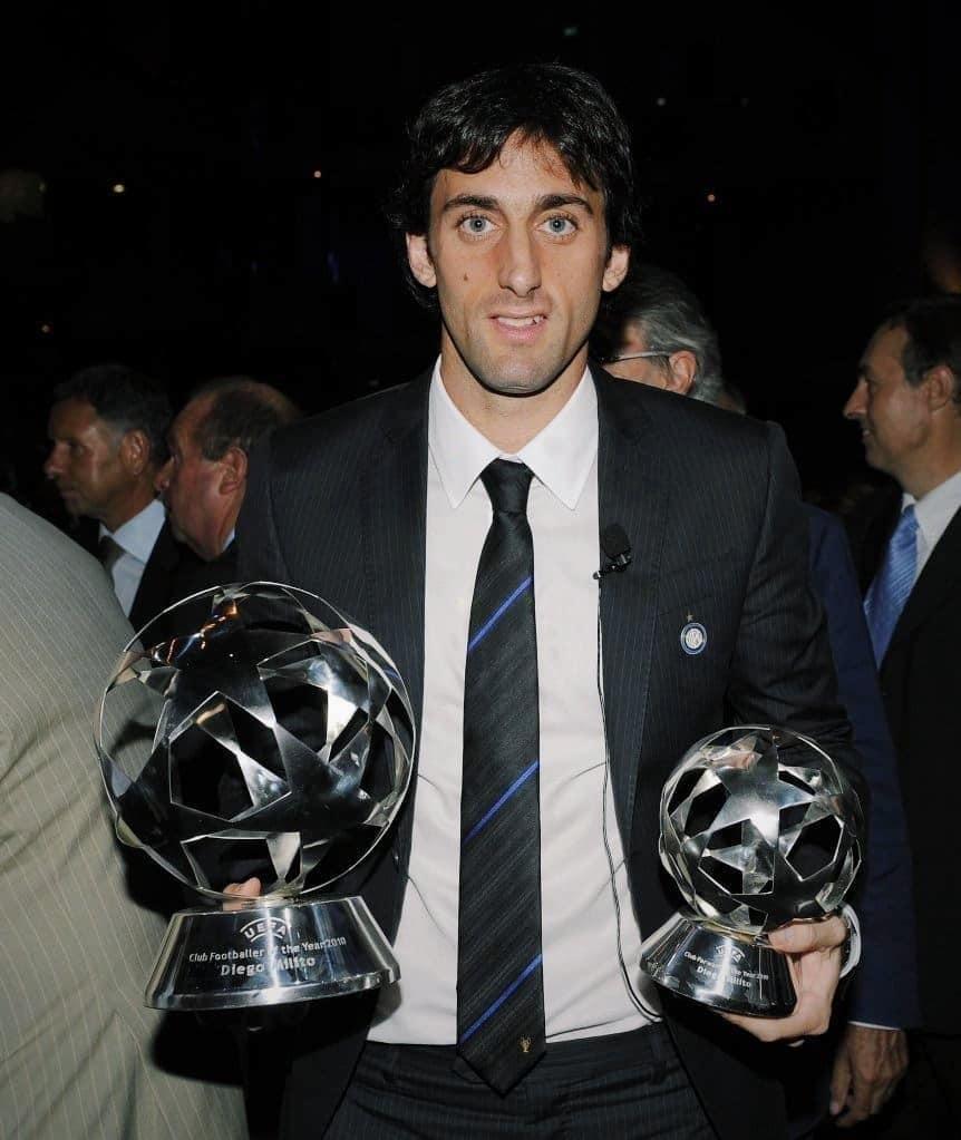 不是苏亚雷斯。

不是伊布。

也不是托雷斯。

真正做到这件事的人，很多人甚至