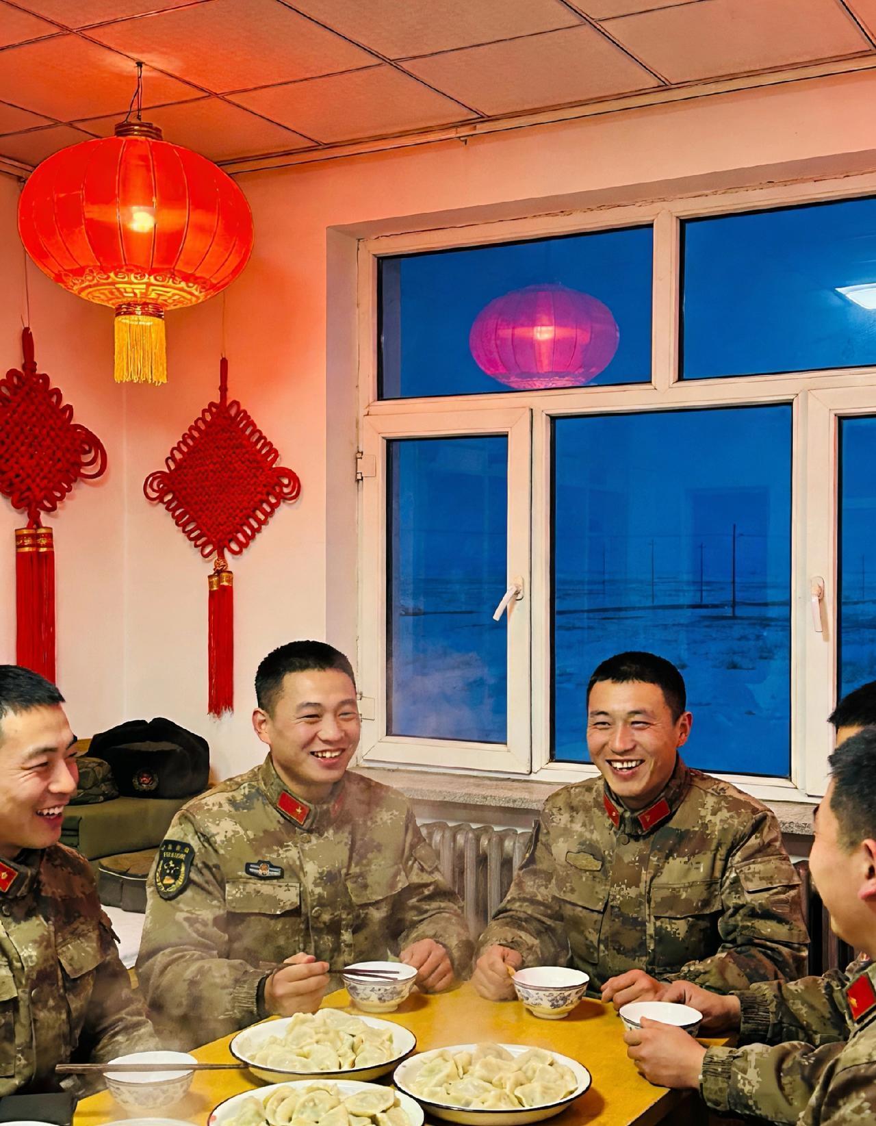 一个边防连的“春晚”
 
没有璀璨灯光，没有盛大舞台，在祖国遥远的边防线上，一场