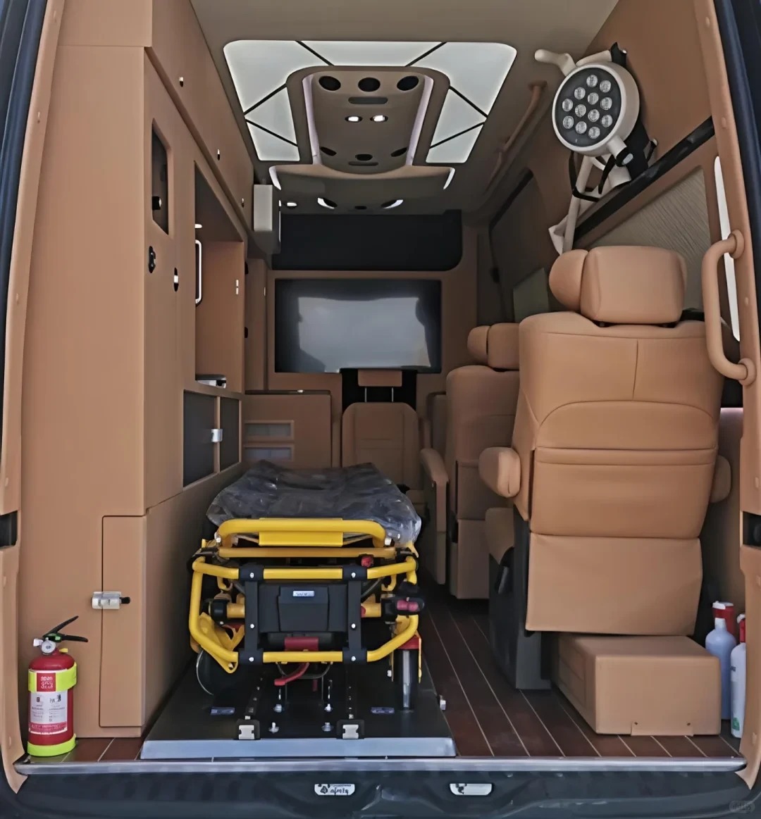 特殊车辆 特殊人士的救护车，四驱奔驰斯宾特 