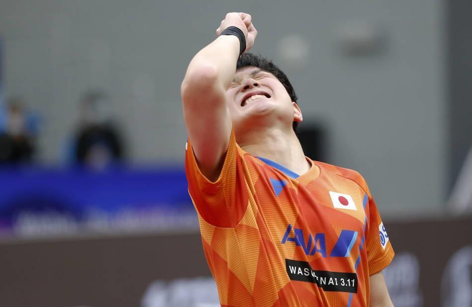 3-0横扫！日本队却差点翻车，张本智和这回真扛住了。
10月22日亚锦赛男团1/