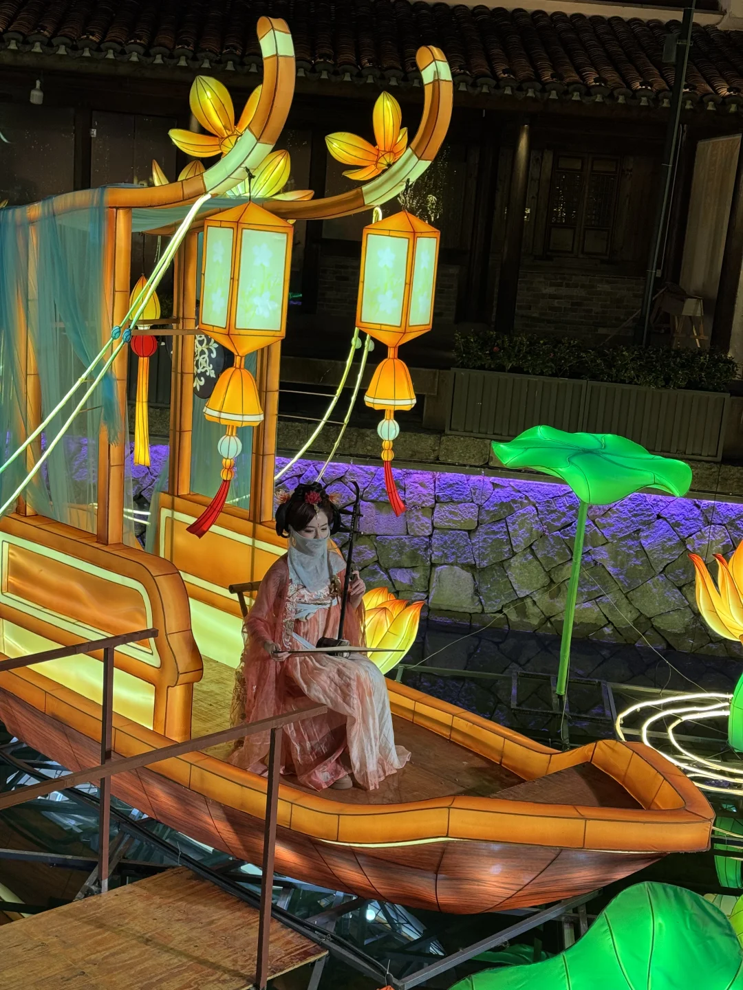 宁波的！慈城马年灯会回归啦～好美 🐎🏮 一路都是市集摊位，边走边吃...