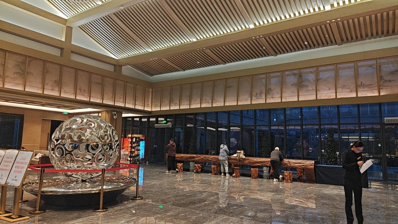 《孝昌周巷农夫子教育培训基地学习有感》——青山绕农庄，垄上授课声。
手把青秧传古