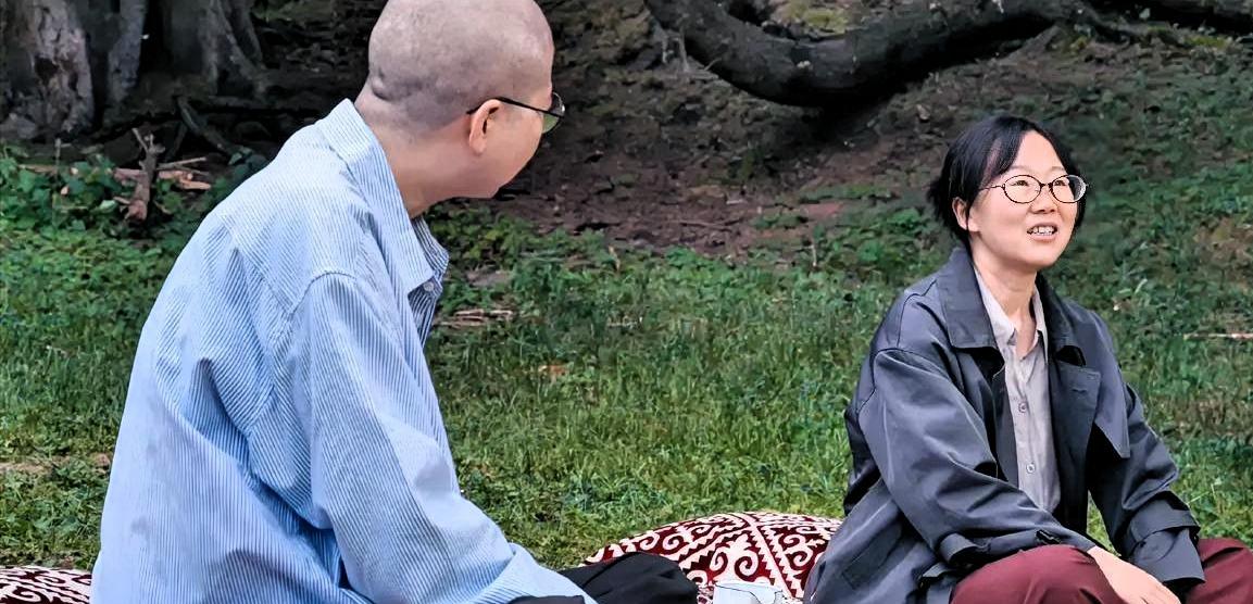 李诞被李娟一句“肯定有事”当场撕碎伪装，他慌了。

李诞说怕马。
李娟接了一句：