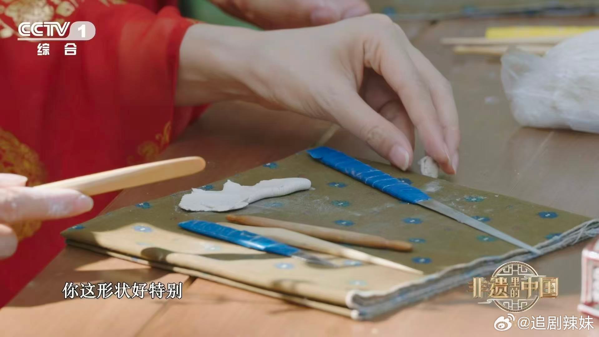 中国匠人让牡丹花开千年春风留不住繁花？匠人用唐白瓷，把满园春色永久留存下来咯中国
