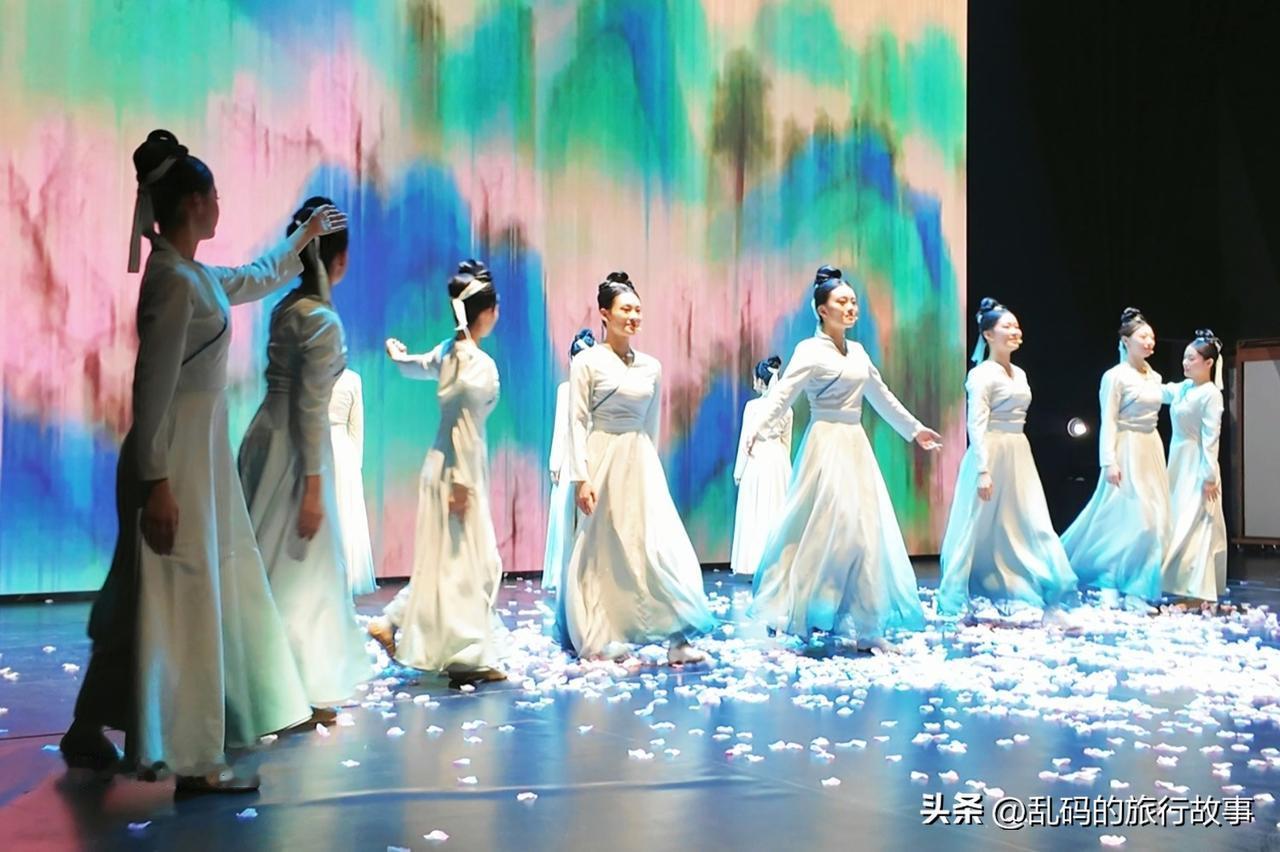 11月29日，全国首个以宋词文化为主题的沉浸式演艺乐园——如梦令宋词主题演艺乐园