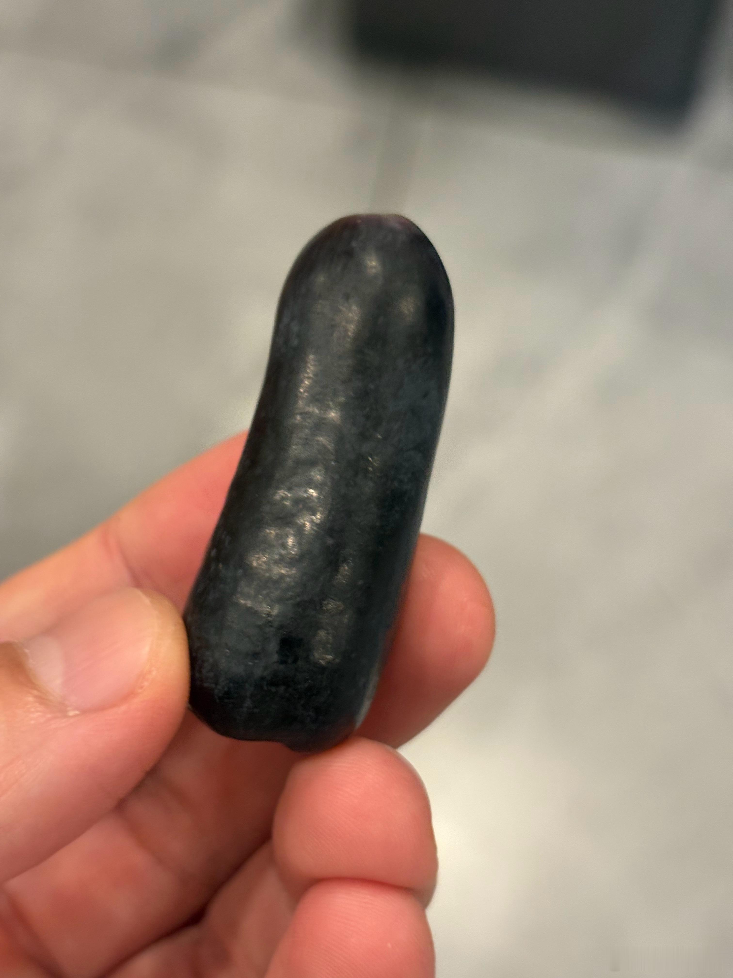 蓝宝石真的好好吃，一大根拿在手里一节一节咬着吃，香甜多汁果味十足也没籽，一口下去