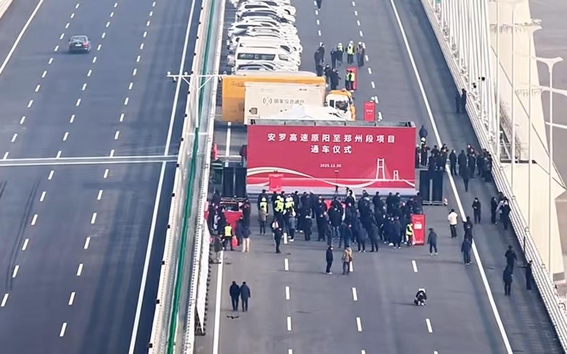 喜讯：年底到了，多个路网工程收尾，郑州主城区这条跨湖主干道开通！
今天是个好日子