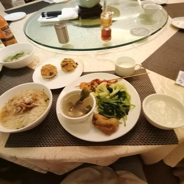 曝广州一知名酒楼吃出嚼过的槟榔看来是厨房有个爱吃槟榔的人广州番禺滋粥楼（番禺广场