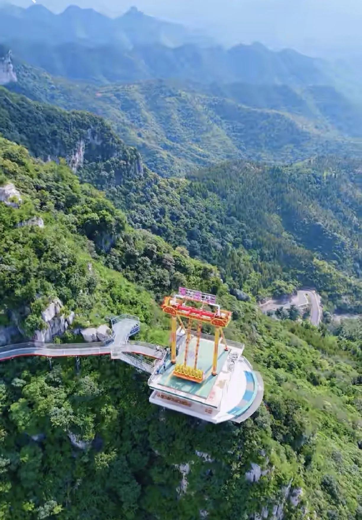 淄博美景欣赏（2）
在淄博市淄川区峨庄的潭溪山山顶（其垂直落差达到110米），有