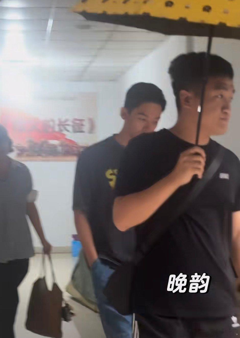 张晚意新剧定妆造型，演少帅 ​​​