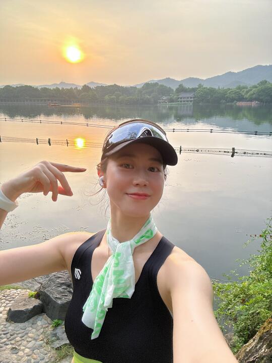 跑步10k｜西湖有钱捡吗，这么热天非去