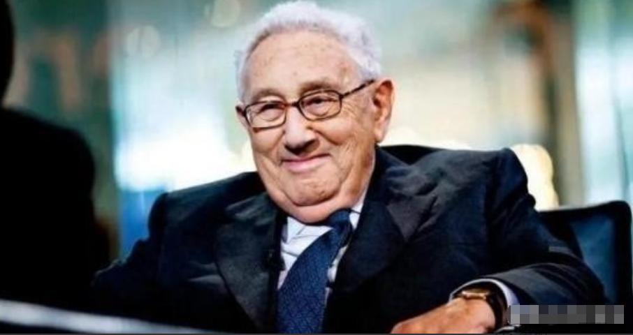 一旦中美开战，美军将全面轰炸中国？基辛格早就发出过警告：“美国盟友再多也没有用，