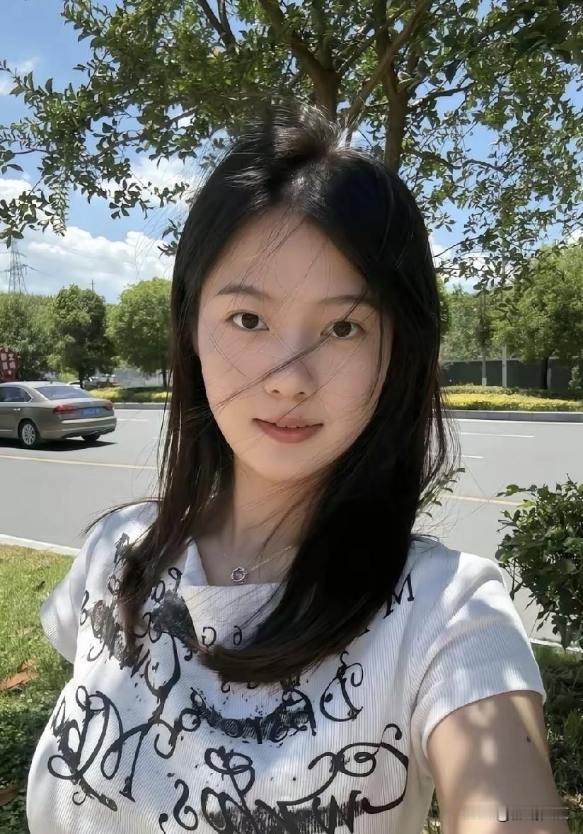 假如我的老公出轨了，
我绝对不会去撕扯小三。
我会约小三见面聊聊，聊我的老公是怎