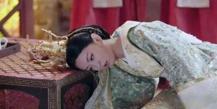 公元581年，杨坚不顾女儿杨丽华的百般请求，夺了年仅8岁的外孙宇文阐的皇位，建立