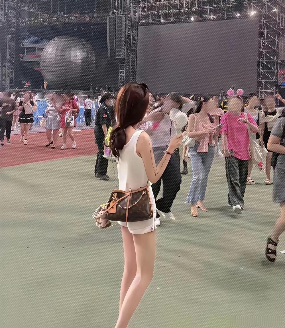 不懂就问，为什么有钱的女生，一般都是瘦瘦的 