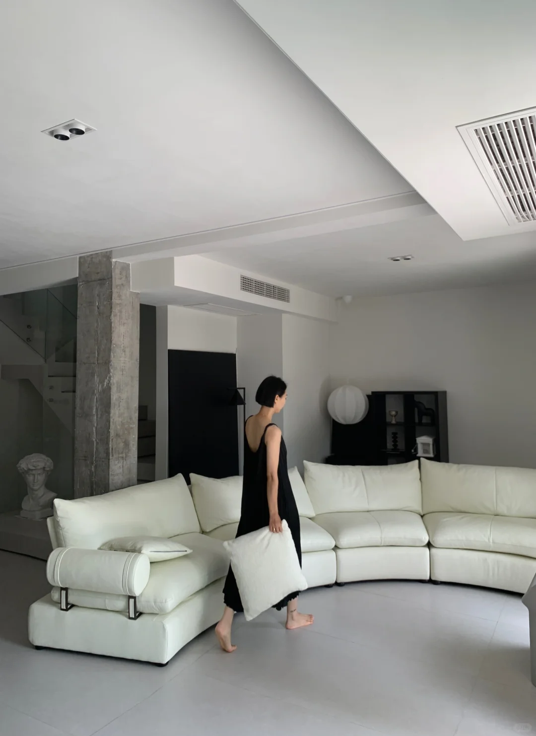 姐妹们！我终于买到了我的梦中圆弧大沙发！