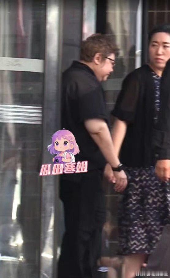 韩红风波后首次露面 看起来状态不错 