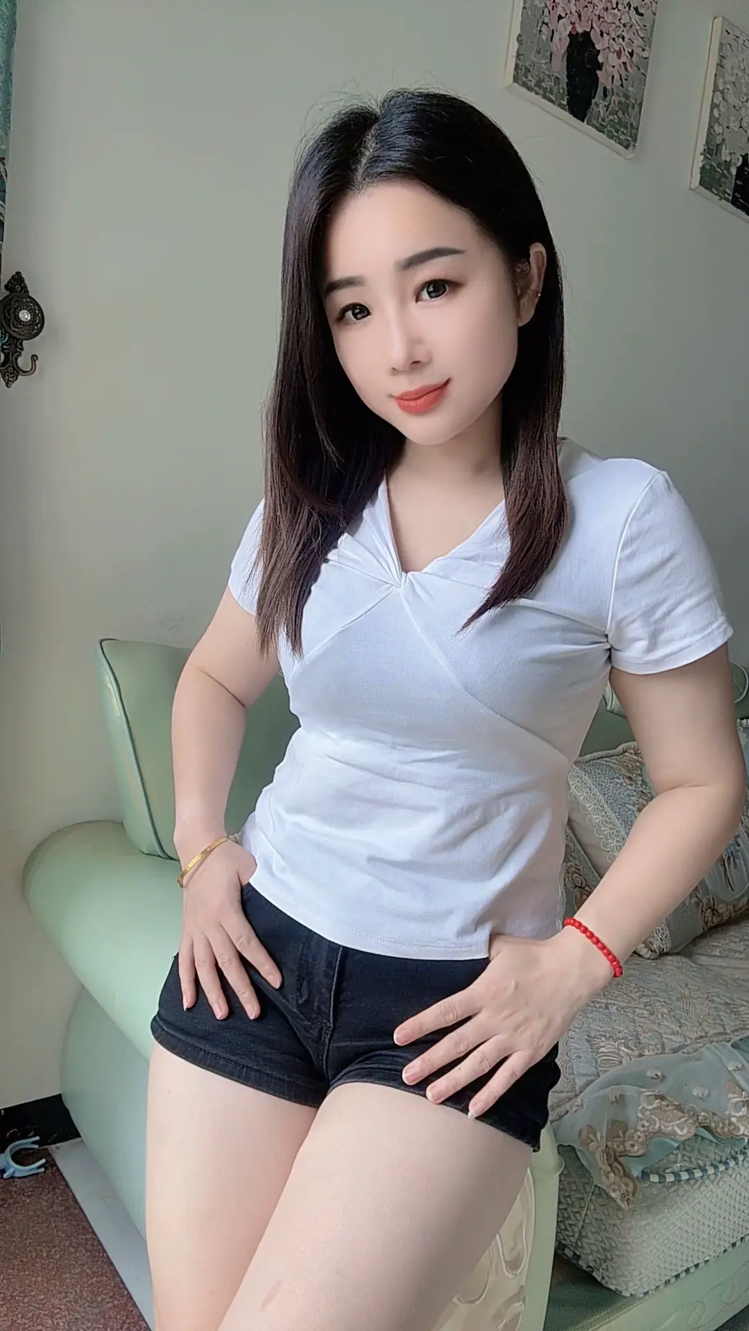 成年人啊，除了容易胖，容易穷，容易老，容易睡不着，其他，都不容易……
