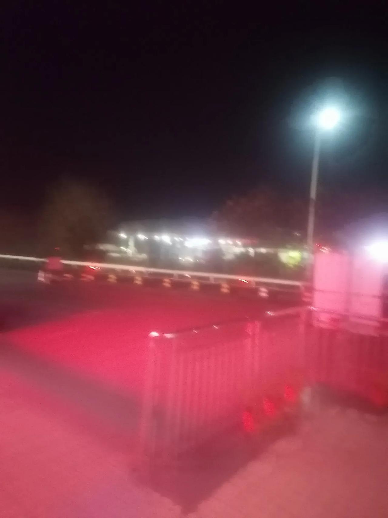 大家好，我是水电工星仔，开了一夜车从惠州回株洲了，自己这边的亲戚一个还没走。
今