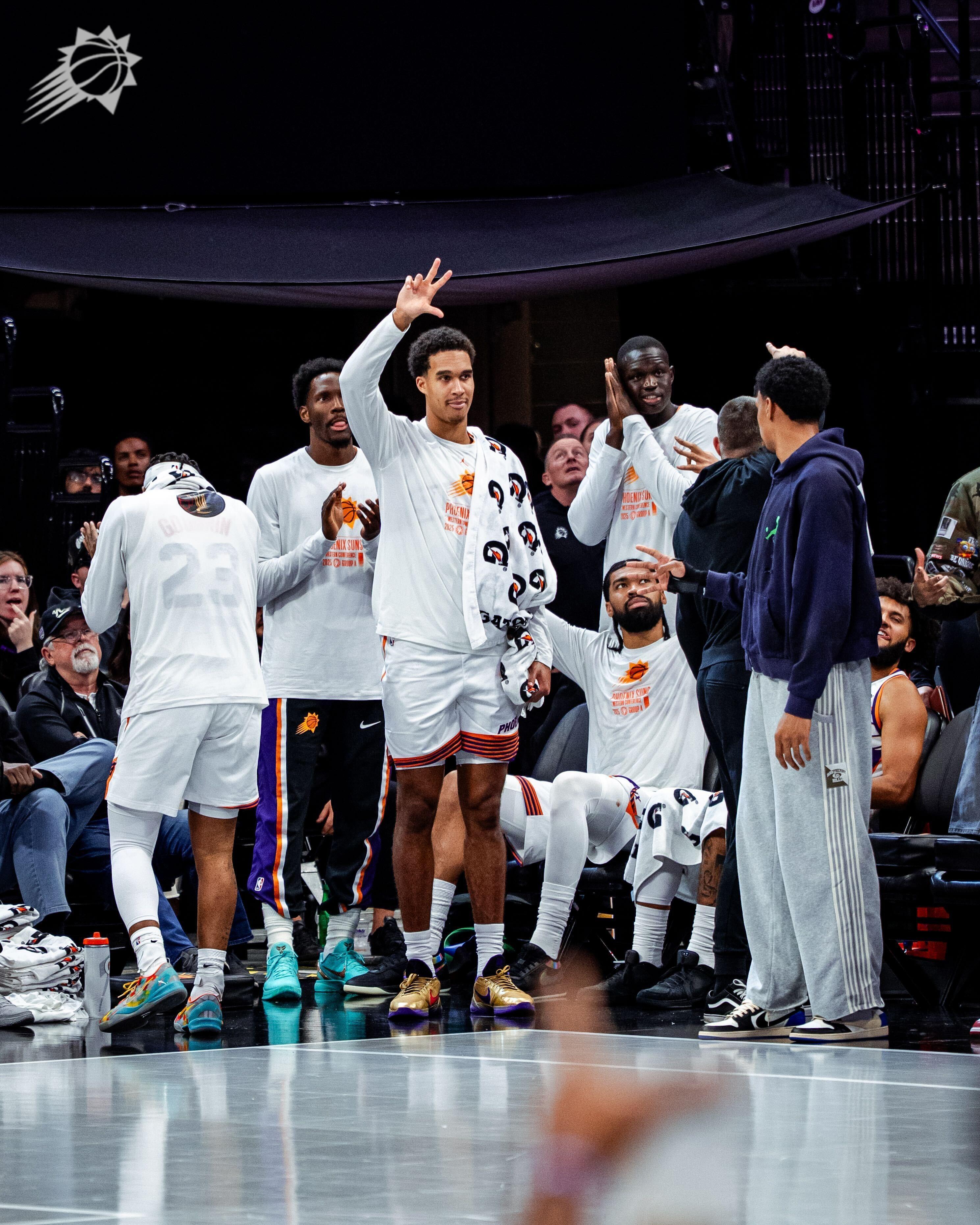 罗伊斯奥尼尔三分再进！继续扩大领先优势！最后一分钟！！我们目前领先14分！！菲尼