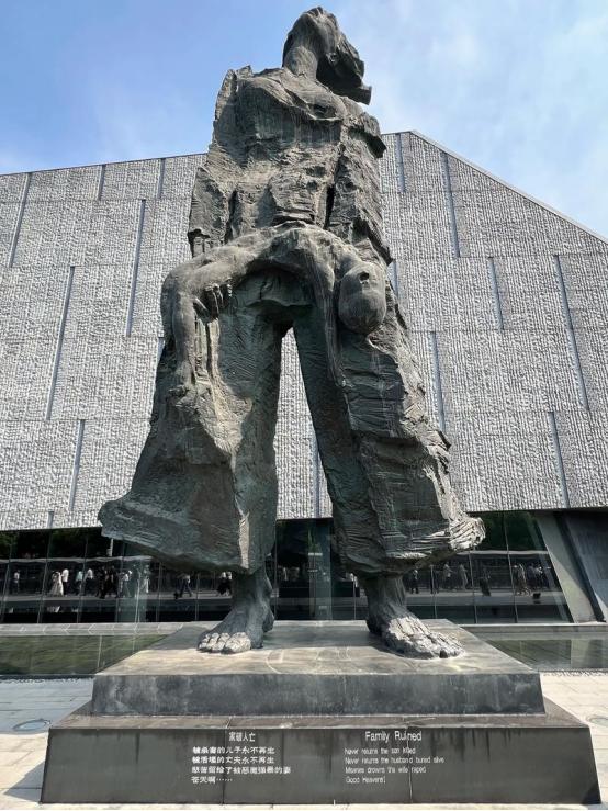 一个日本人，亲口说的。他说，在南京，没有不强奸的日本兵。强奸完了，怕女人跑去告状