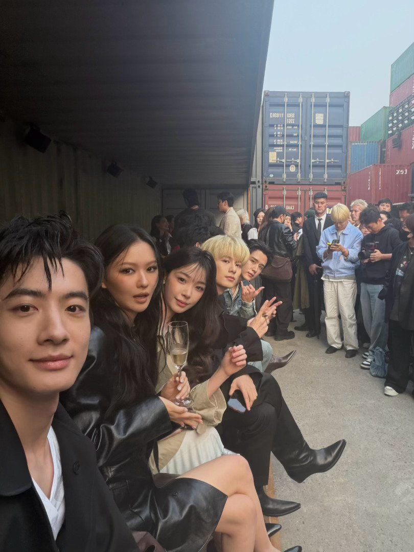 周子玄易梦玲秀场热聊内娱少有的马吉拉系长相救命！周子玄马吉拉秀场状态也太绝了吧！