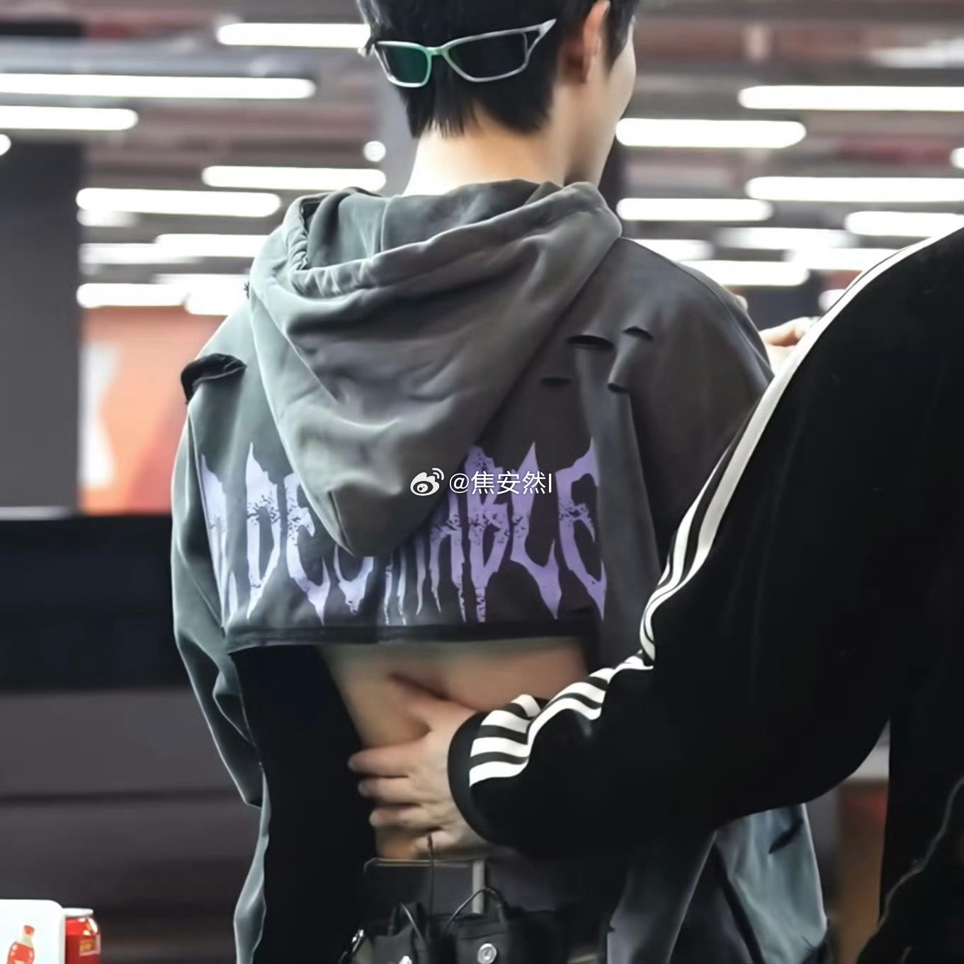 看到这张图的是不是都能这样摸一下河堤 