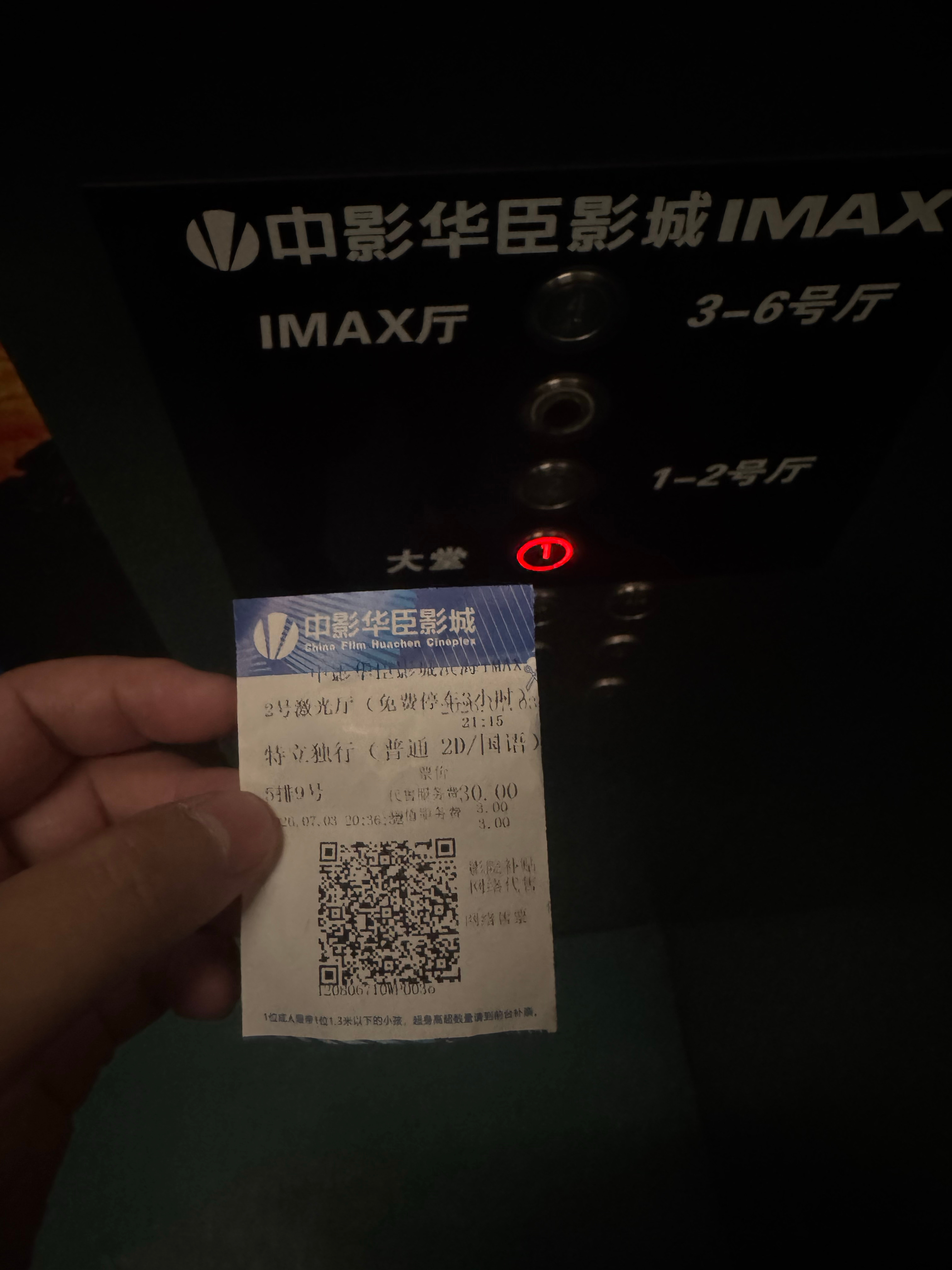 小白这个电影不管从哪个角度来看，都可以给高分，特别好看，搞笑还带有深意，特别是最