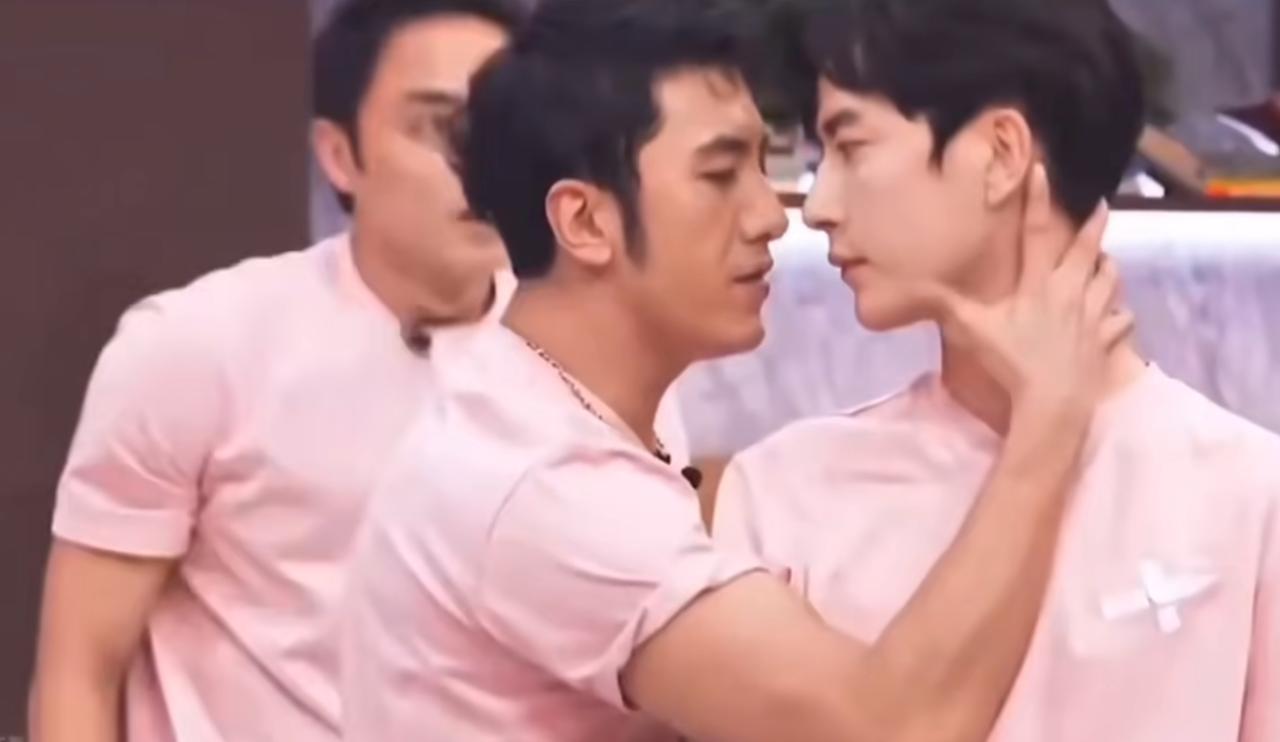 这是小于在综艺里面没有播出的片段，

小于不愧是选秀出身，

基础素质真的没得说