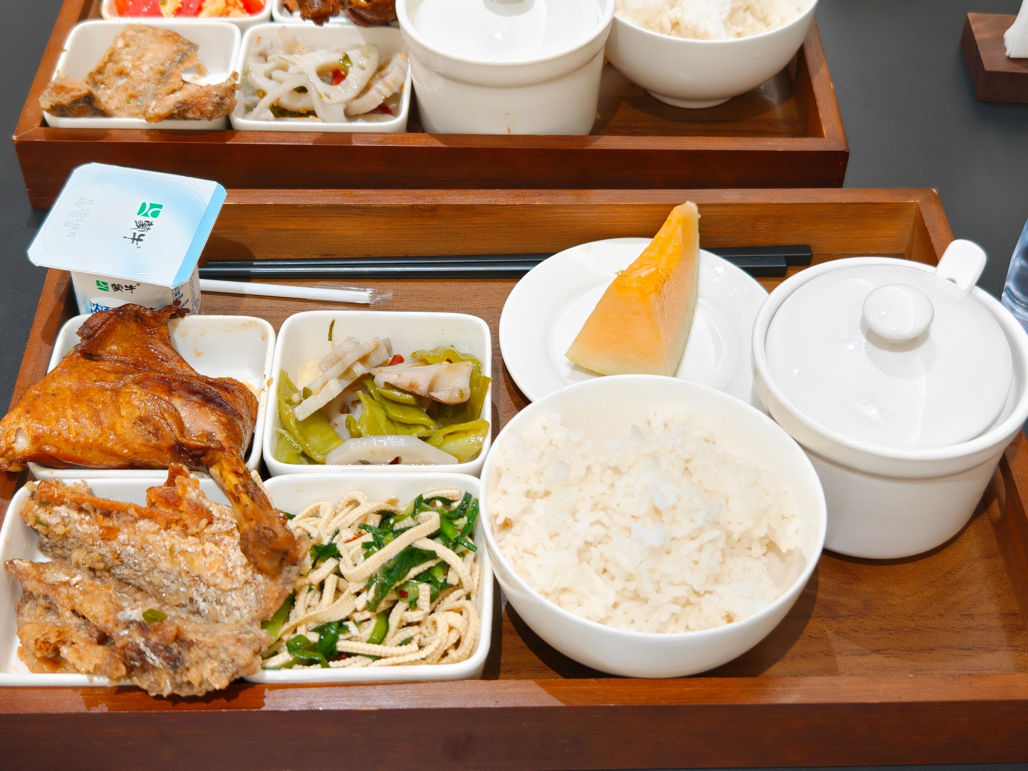 来鸿蒙大酒店吃饭[doge][good] ​​​