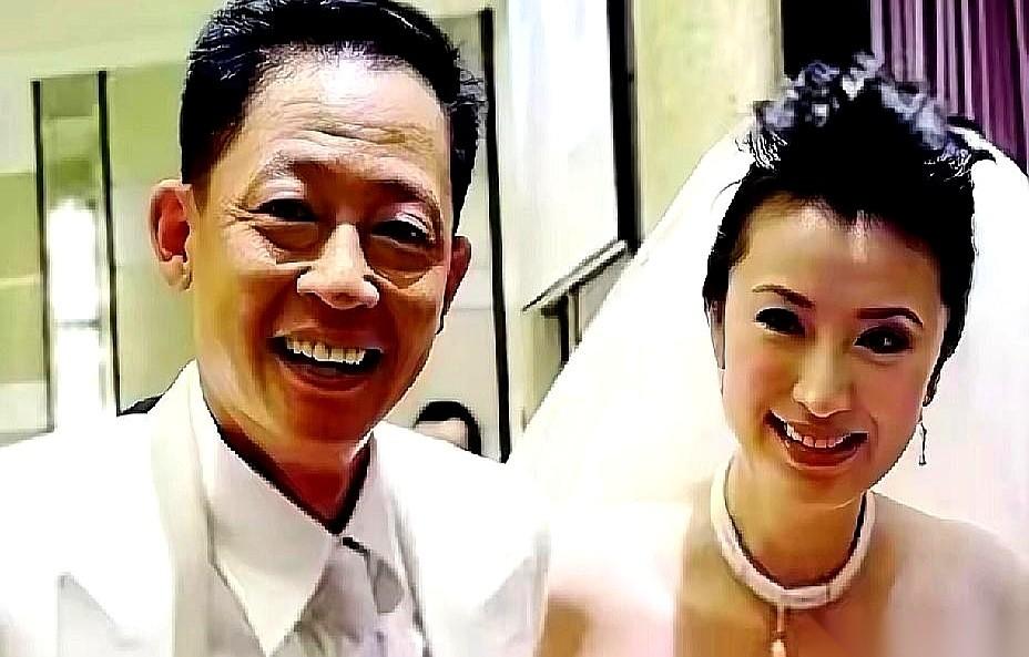 兰博基尼女老板陈坚红，身家5个亿，直接把支票本摊在王志文面前。
圈内人都等着看王