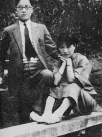 1922年，陆小曼身子抱恙卧床休养，丈夫王赓不顾她身体难受执意同房，被拒后两人爆