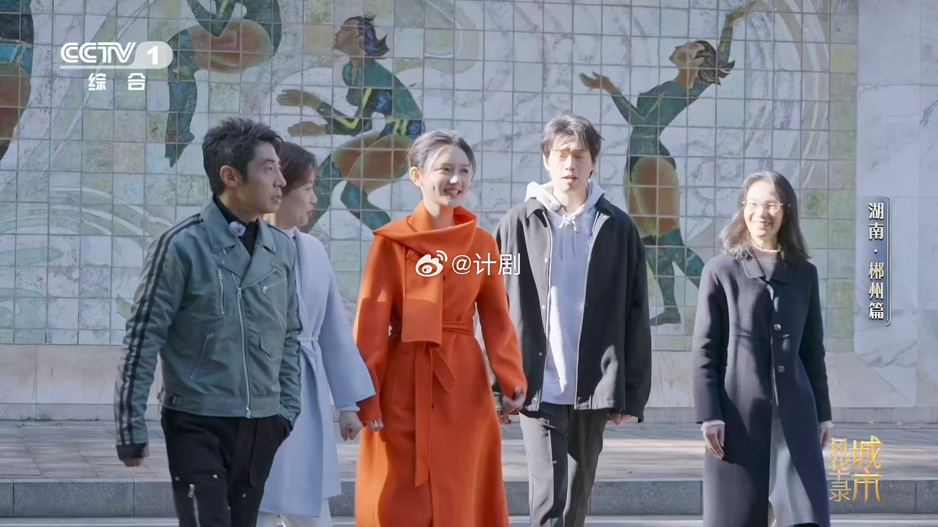 小撒被魏大勋一眼看穿 撒贝宁救球救得可卖力了，结果魏大勋站在旁边全程看戏，早就发