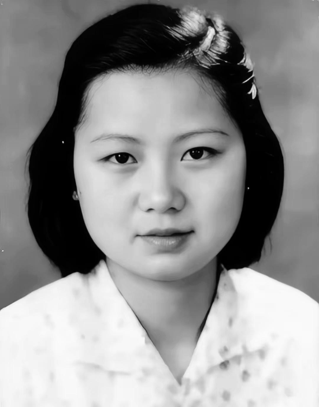 1964年冬，苏南小镇，治保主任老赵从刘笑珍棉袄里摸出个洋电池帽，眼神一沉。这寡